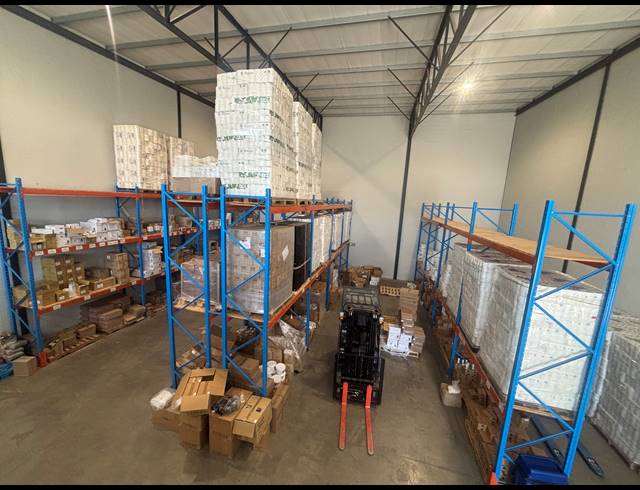 406M² WAREHOUSE TO LET IN STIKLAND INDUSTRIAL